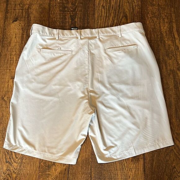 Greg Norman size 42 khaki golf shorts for men. Like new. MST101 - Picture 2 of 7